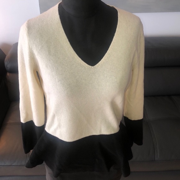 NWOT Banana Republic Sweater - Picture 3 of 6